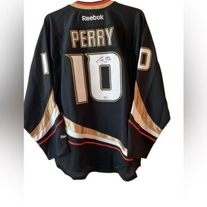 ANAHEIM DUCKS HOME BLACK COREY PERRY AUTOGRAHED HOCKEY JERSEY